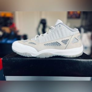Air Jordan 11 Retro Low IE